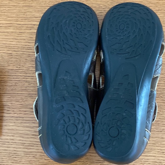 Sun View fisherman style khaki green/brown shoes. Material unknown. Size 35 - Picture 5 of 16